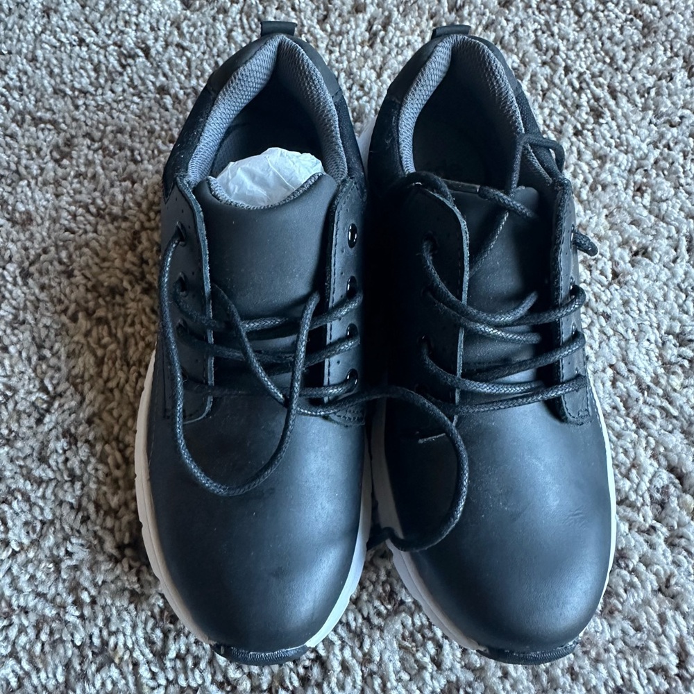 Stride Rite CRU Sierra Kids Black Sneakers size size 13M New without Box.